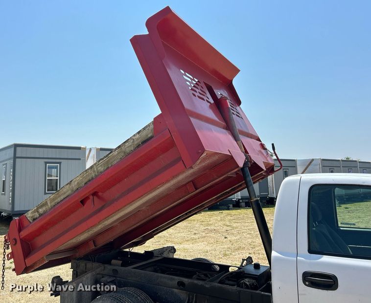 image for item EK8205 2006 Chevrolet Silverado 3500 dump flatbed pickup truck