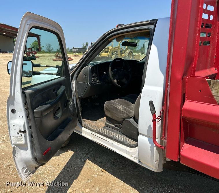 image for item EK8205 2006 Chevrolet Silverado 3500 dump flatbed pickup truck