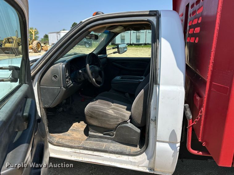 image for item EK8205 2006 Chevrolet Silverado 3500 dump flatbed pickup truck