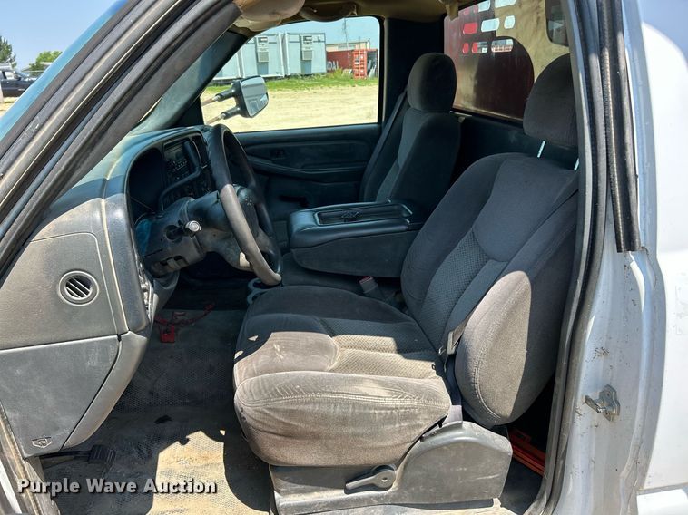 image for item EK8205 2006 Chevrolet Silverado 3500 dump flatbed pickup truck