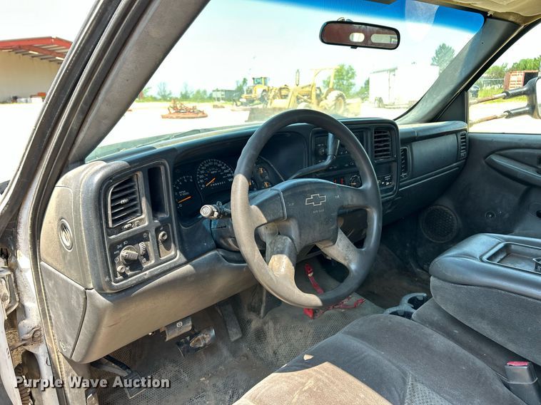 image for item EK8205 2006 Chevrolet Silverado 3500 dump flatbed pickup truck