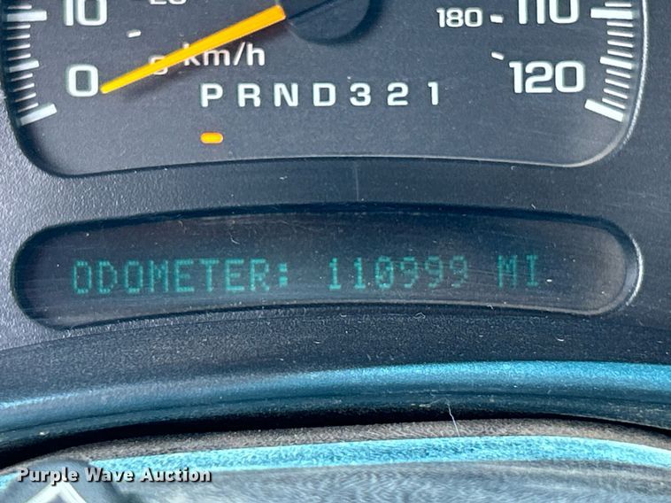 image for item EK8205 2006 Chevrolet Silverado 3500 dump flatbed pickup truck