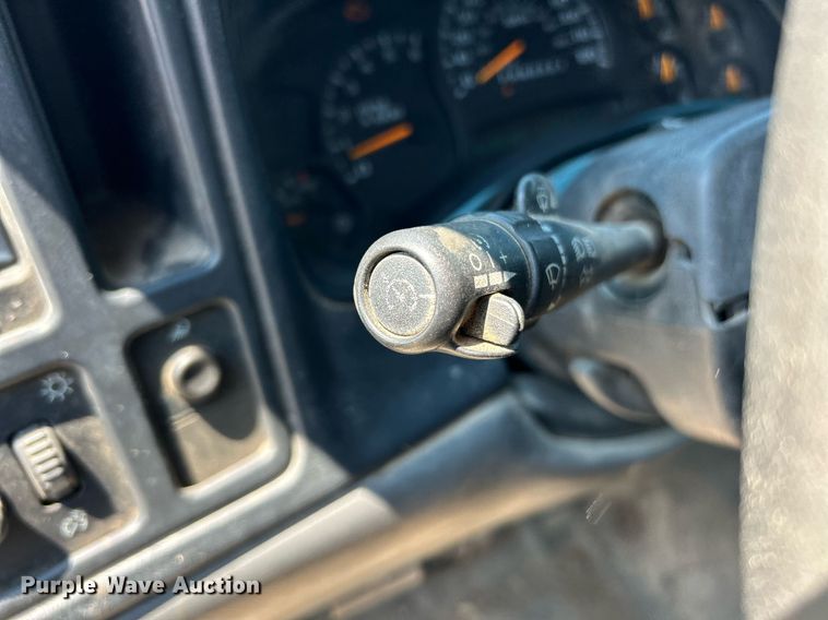 image for item EK8205 2006 Chevrolet Silverado 3500 dump flatbed pickup truck