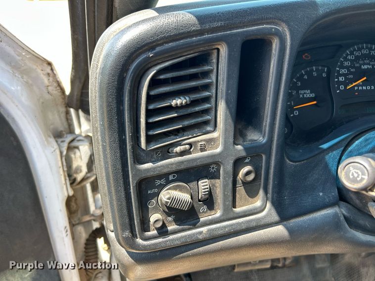 image for item EK8205 2006 Chevrolet Silverado 3500 dump flatbed pickup truck