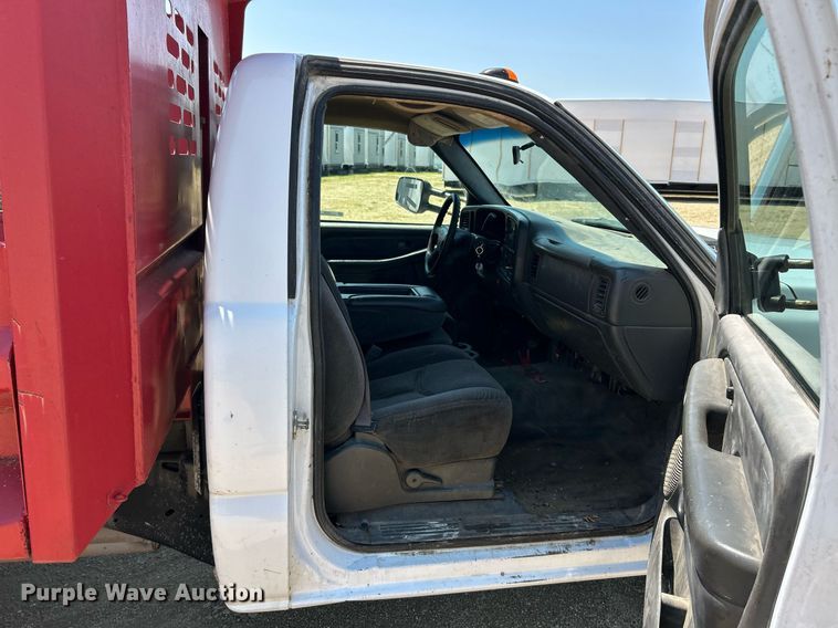 image for item EK8205 2006 Chevrolet Silverado 3500 dump flatbed pickup truck