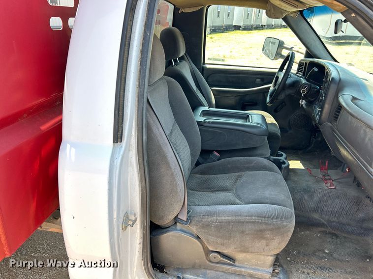 image for item EK8205 2006 Chevrolet Silverado 3500 dump flatbed pickup truck