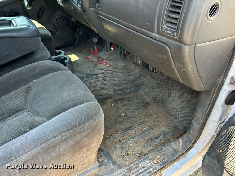 image for item EK8205 2006 Chevrolet Silverado 3500 dump flatbed pickup truck