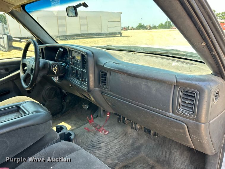 image for item EK8205 2006 Chevrolet Silverado 3500 dump flatbed pickup truck