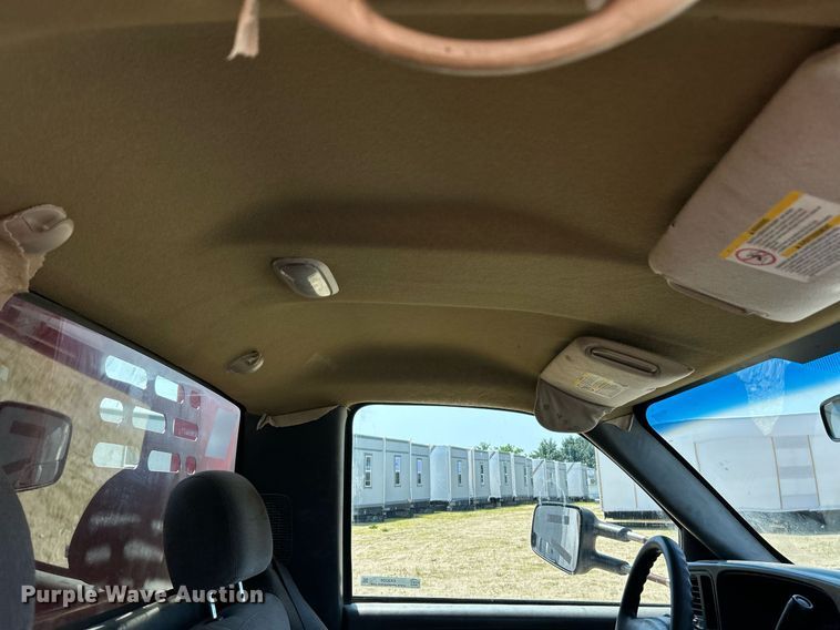 image for item EK8205 2006 Chevrolet Silverado 3500 dump flatbed pickup truck