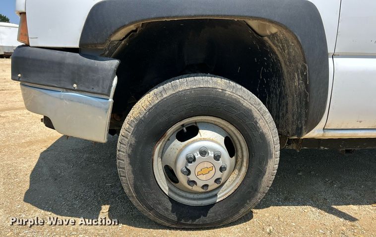 image for item EK8205 2006 Chevrolet Silverado 3500 dump flatbed pickup truck