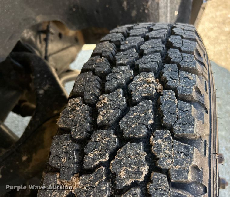 image for item EK8205 2006 Chevrolet Silverado 3500 dump flatbed pickup truck