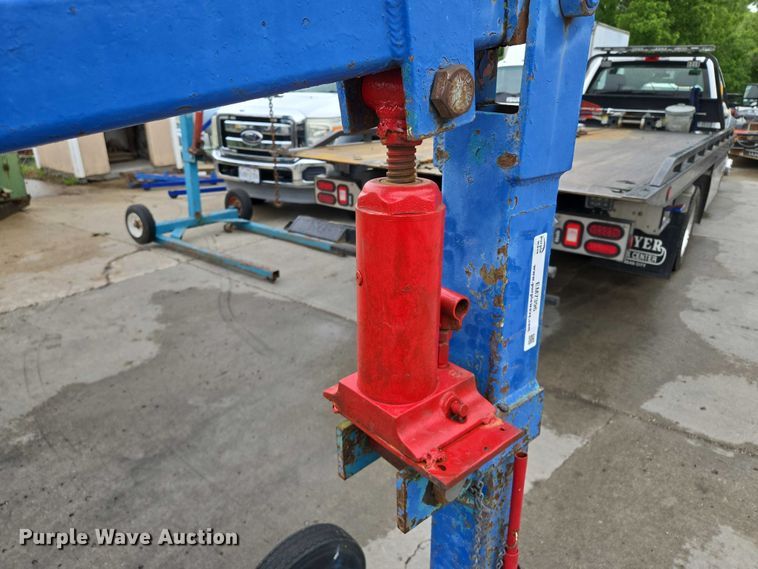 image for item EM7396 Engine hoist