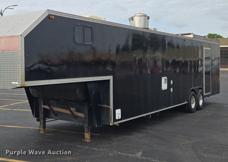 image for item EM7422 2001 S&S food trailer