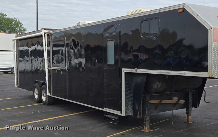 image for item EM7422 2001 S&S food trailer