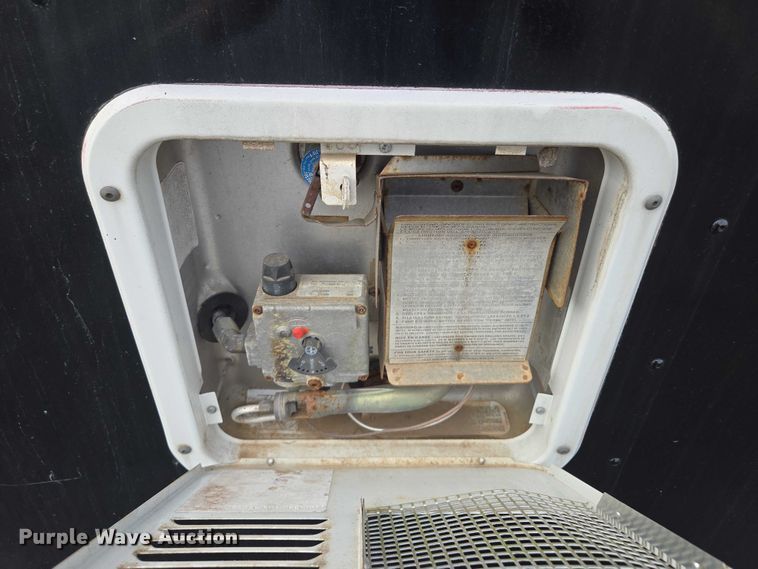 image for item EM7422 2001 S&S food trailer