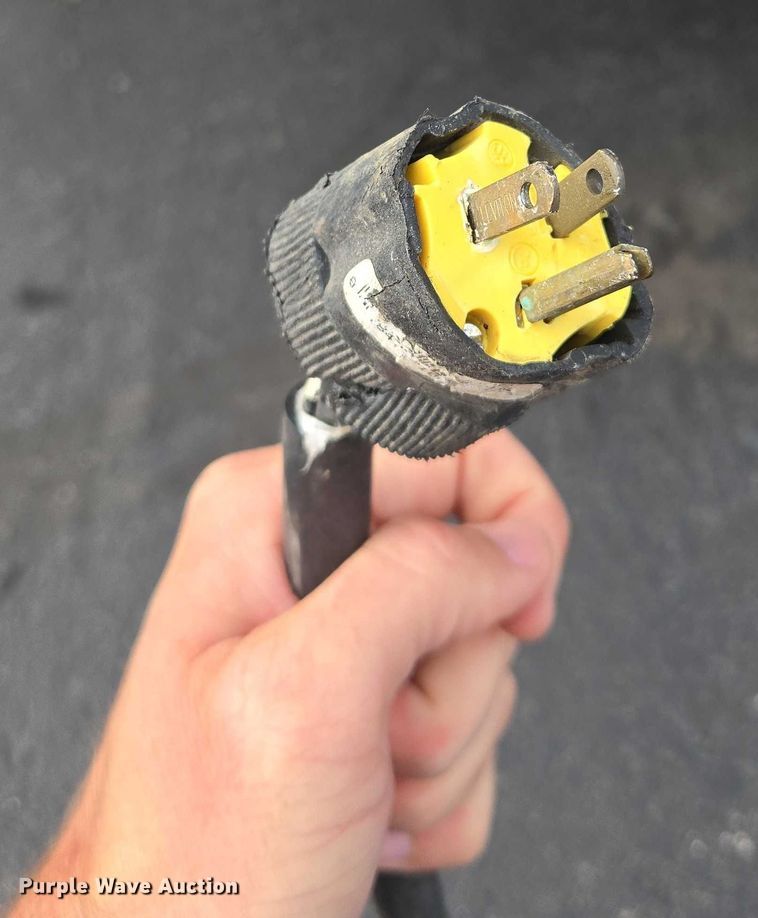 image for item EM7422 2001 S&S food trailer