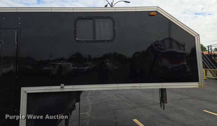 image for item EM7422 2001 S&S food trailer