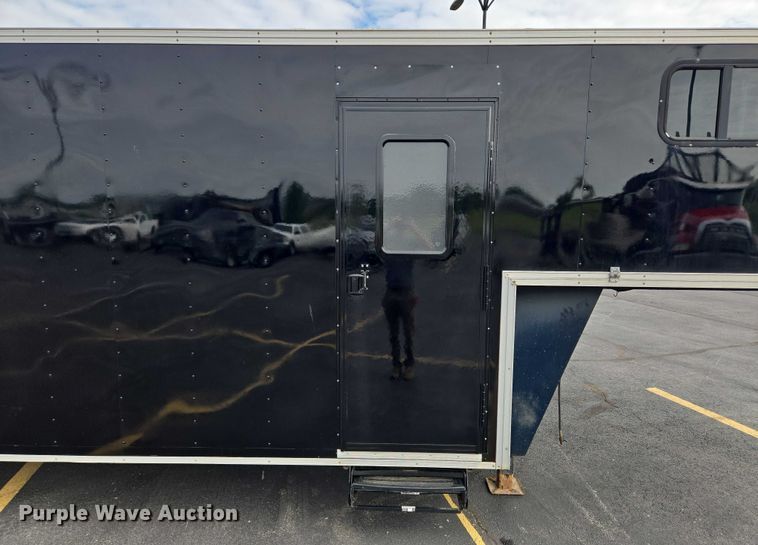 image for item EM7422 2001 S&S food trailer