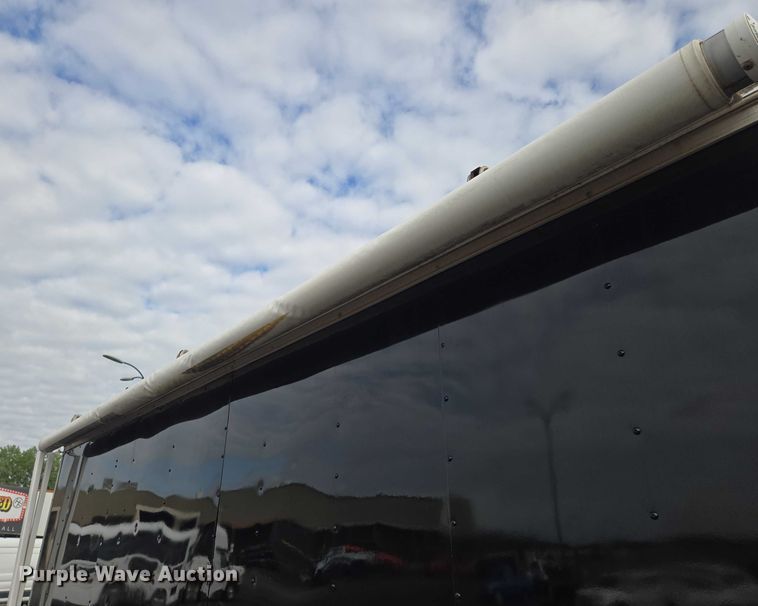 image for item EM7422 2001 S&S food trailer