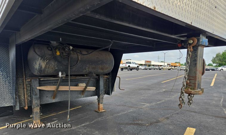 image for item EM7422 2001 S&S food trailer