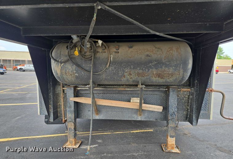 image for item EM7422 2001 S&S food trailer