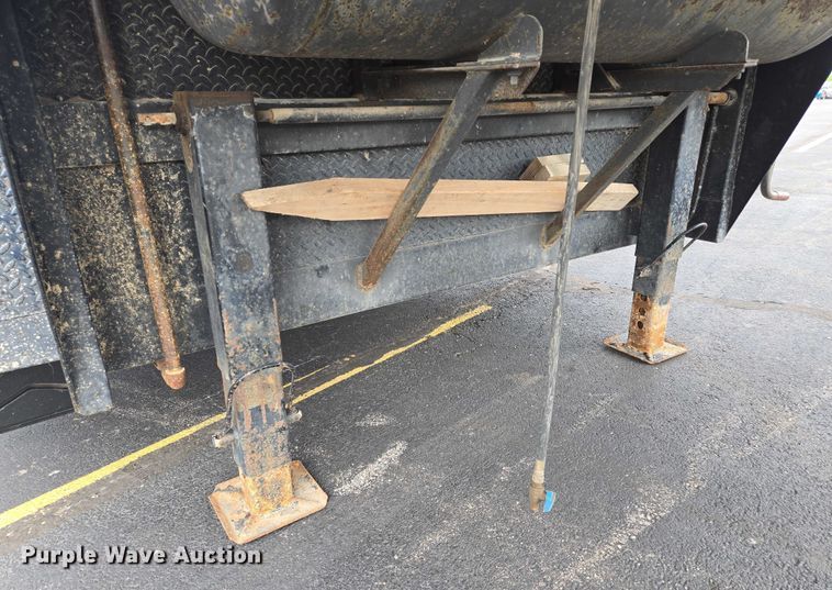 image for item EM7422 2001 S&S food trailer