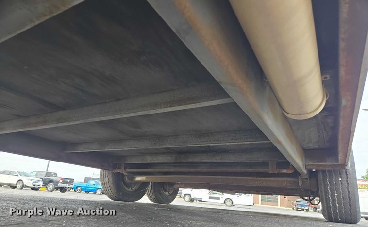 image for item EM7422 2001 S&S food trailer