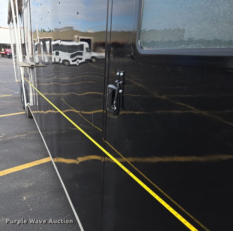 image for item EM7422 2001 S&S food trailer