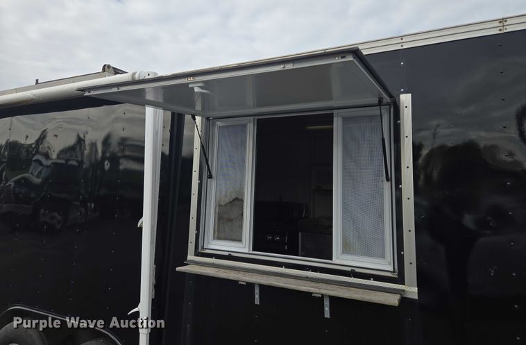 image for item EM7422 2001 S&S food trailer