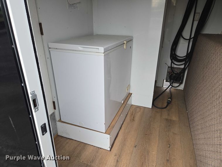 image for item EM7422 2001 S&S food trailer