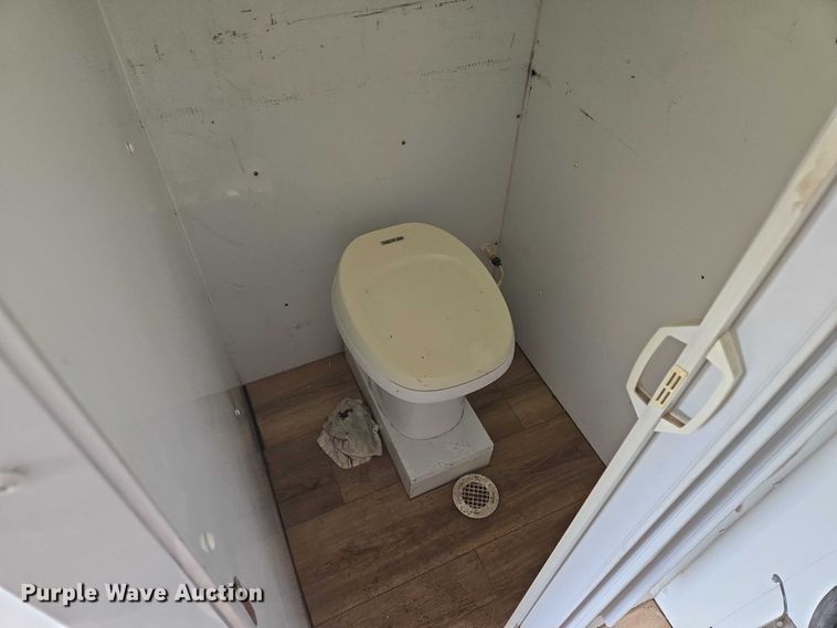 image for item EM7422 2001 S&S food trailer