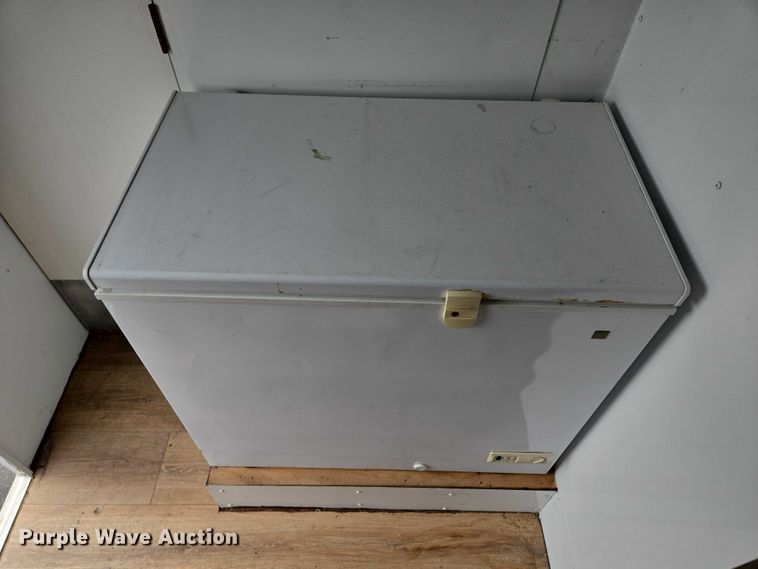 image for item EM7422 2001 S&S food trailer