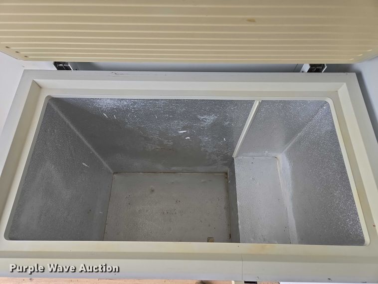 image for item EM7422 2001 S&S food trailer