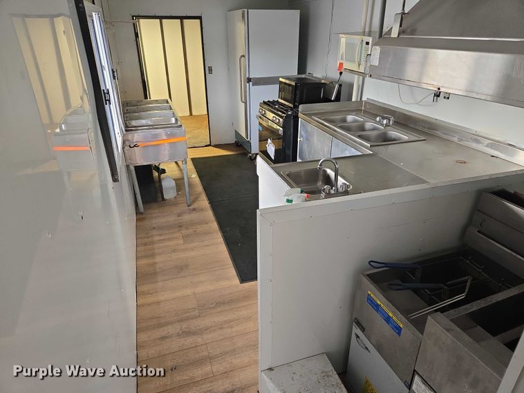 image for item EM7422 2001 S&S food trailer