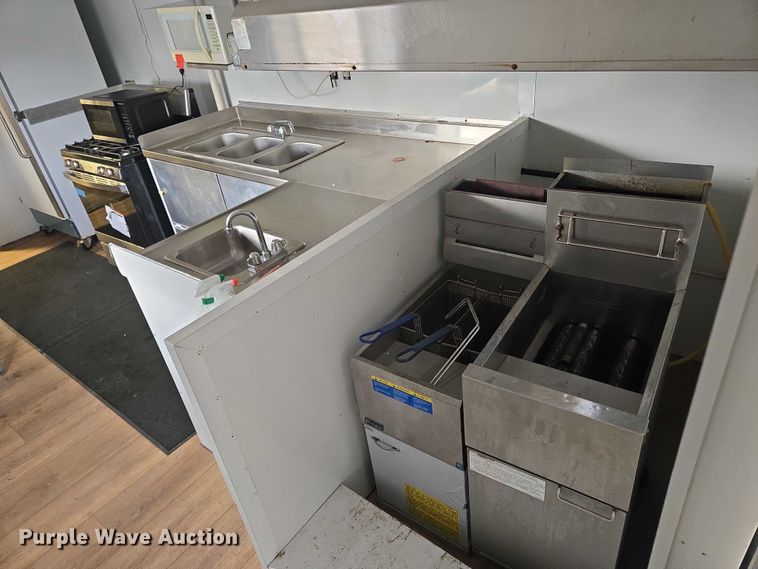 image for item EM7422 2001 S&S food trailer