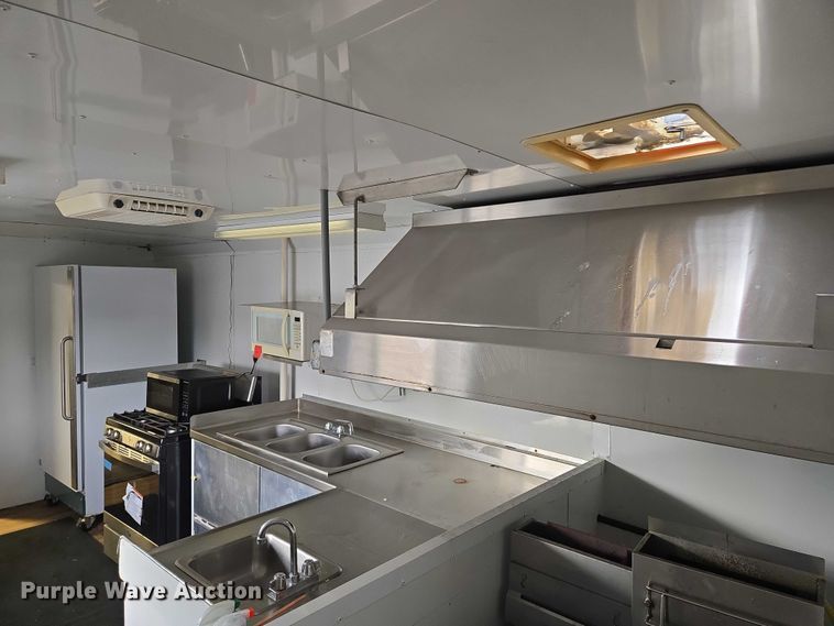 image for item EM7422 2001 S&S food trailer