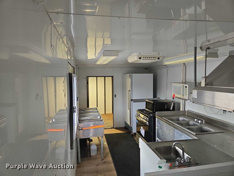 image for item EM7422 2001 S&S food trailer