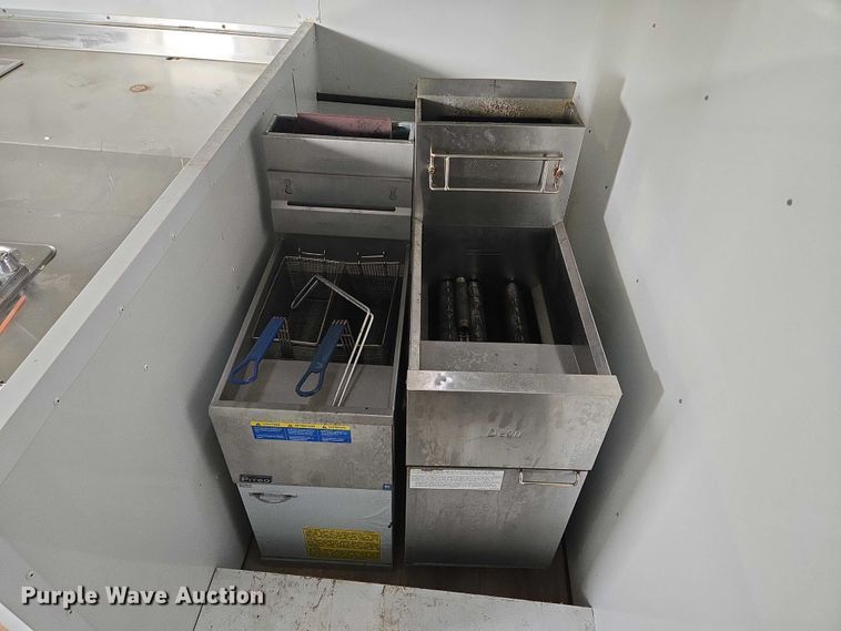 image for item EM7422 2001 S&S food trailer