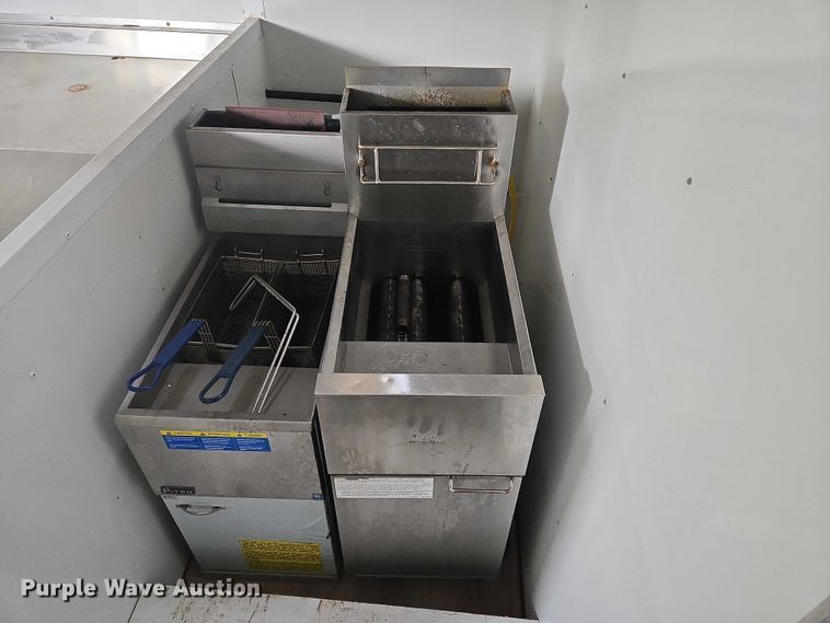 image for item EM7422 2001 S&S food trailer