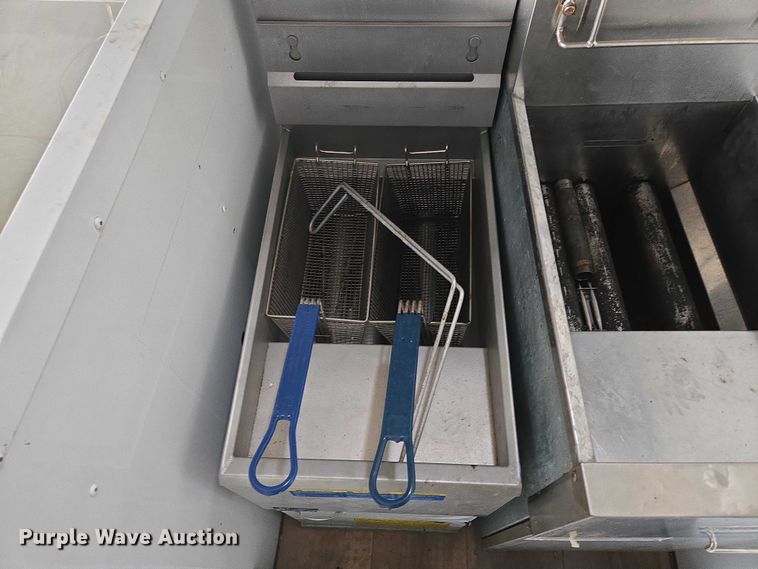 image for item EM7422 2001 S&S food trailer