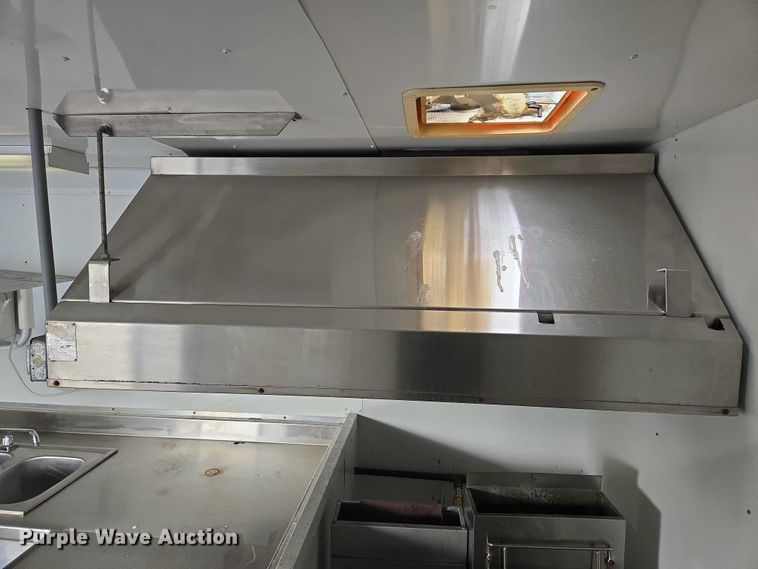 image for item EM7422 2001 S&S food trailer