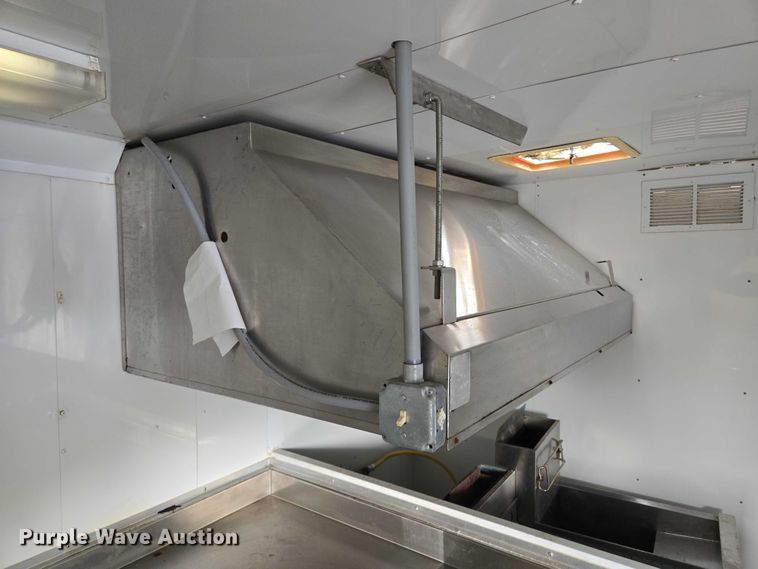 image for item EM7422 2001 S&S food trailer