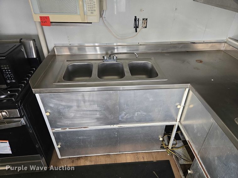 image for item EM7422 2001 S&S food trailer