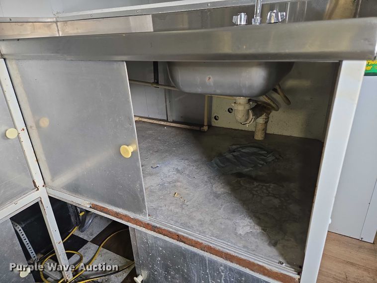 image for item EM7422 2001 S&S food trailer