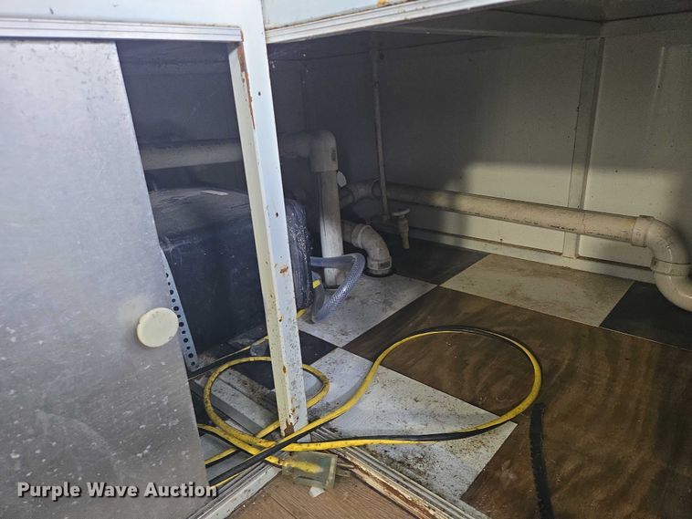 image for item EM7422 2001 S&S food trailer