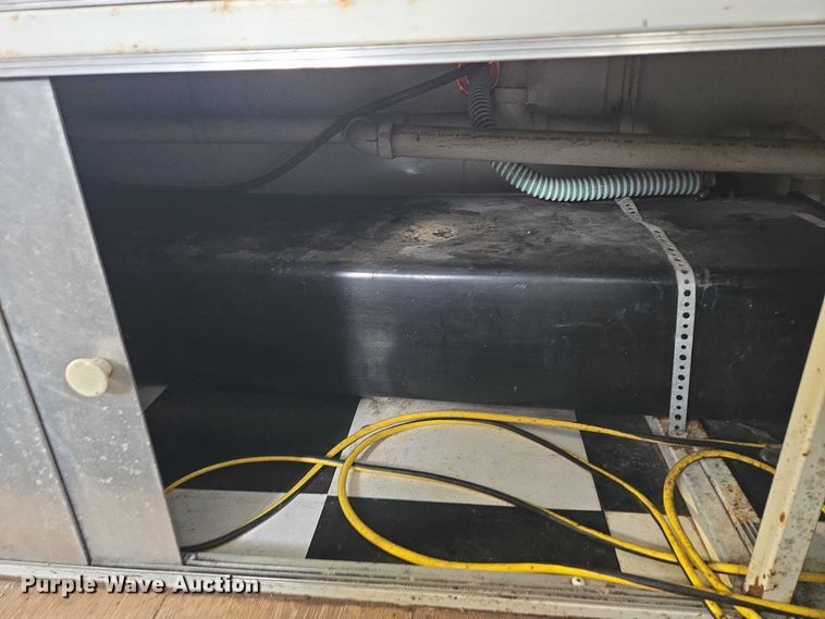 image for item EM7422 2001 S&S food trailer