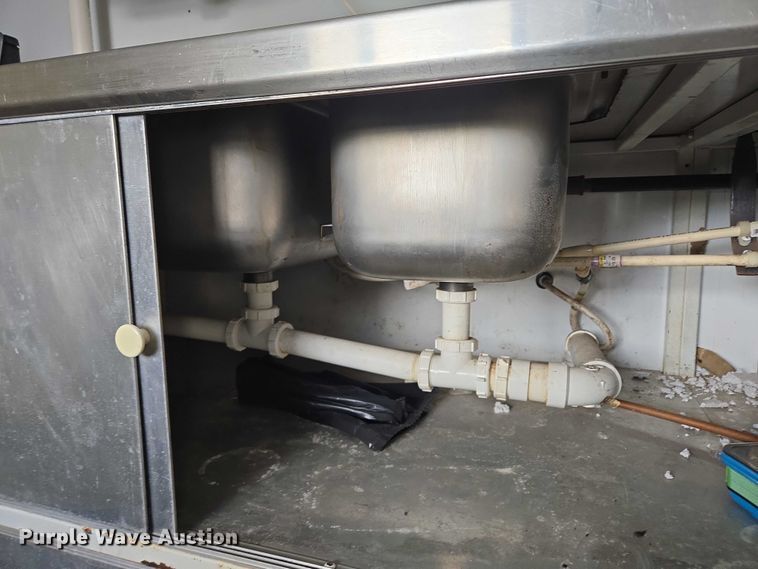 image for item EM7422 2001 S&S food trailer