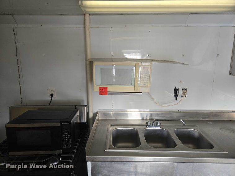 image for item EM7422 2001 S&S food trailer