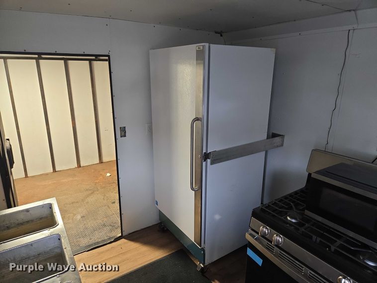 image for item EM7422 2001 S&S food trailer