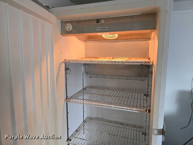 image for item EM7422 2001 S&S food trailer